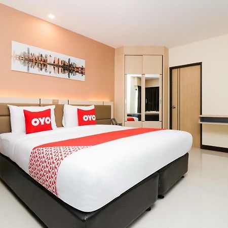 Oyo 234 Tara Grande Hotel & Spa Bangkok Exteriör bild