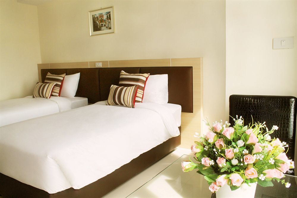 Oyo 234 Tara Grande Hotel & Spa Bangkok Exteriör bild