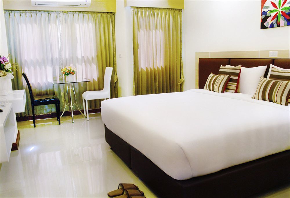 Oyo 234 Tara Grande Hotel & Spa Bangkok Exteriör bild