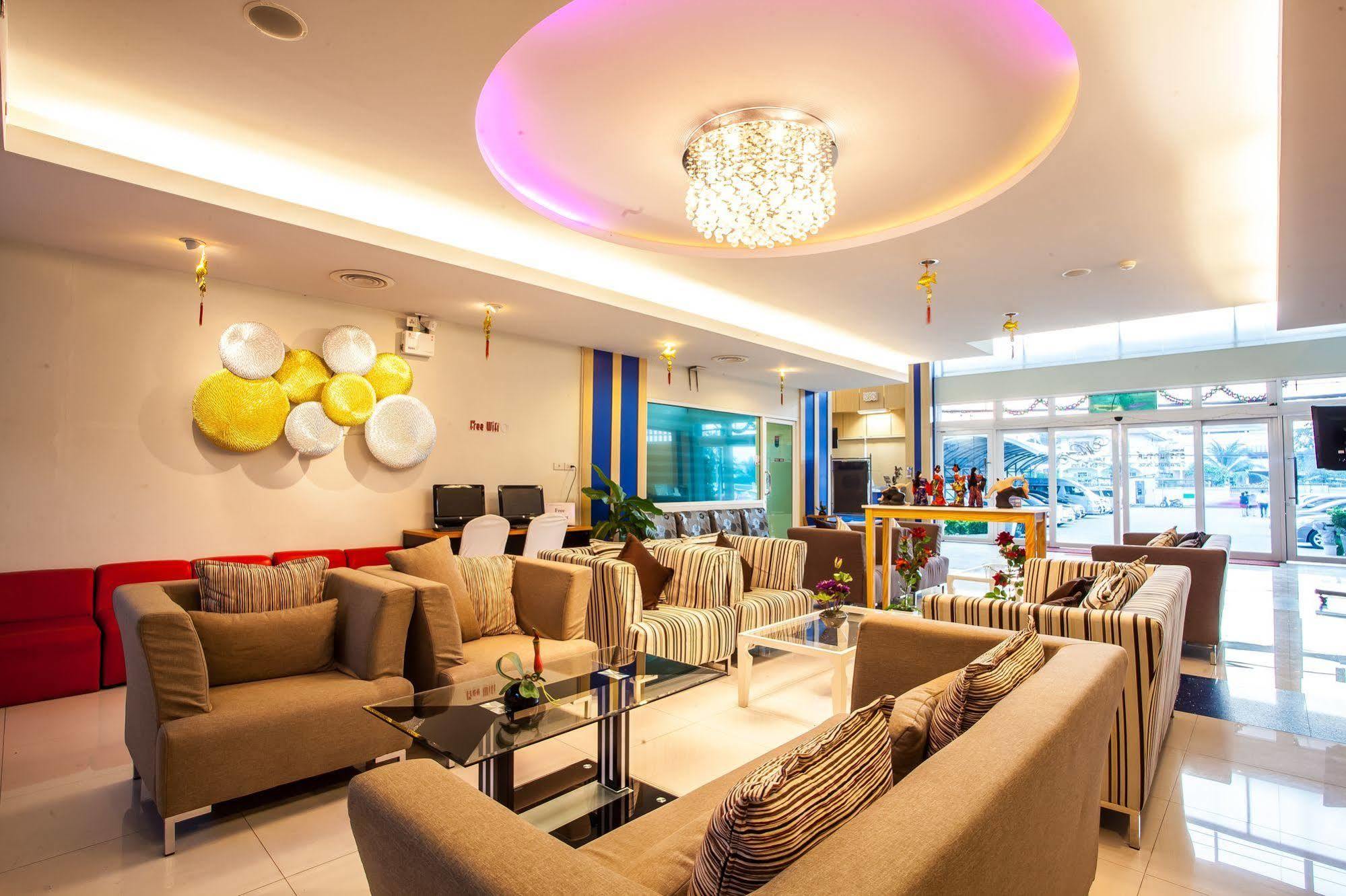 Oyo 234 Tara Grande Hotel & Spa Bangkok Exteriör bild