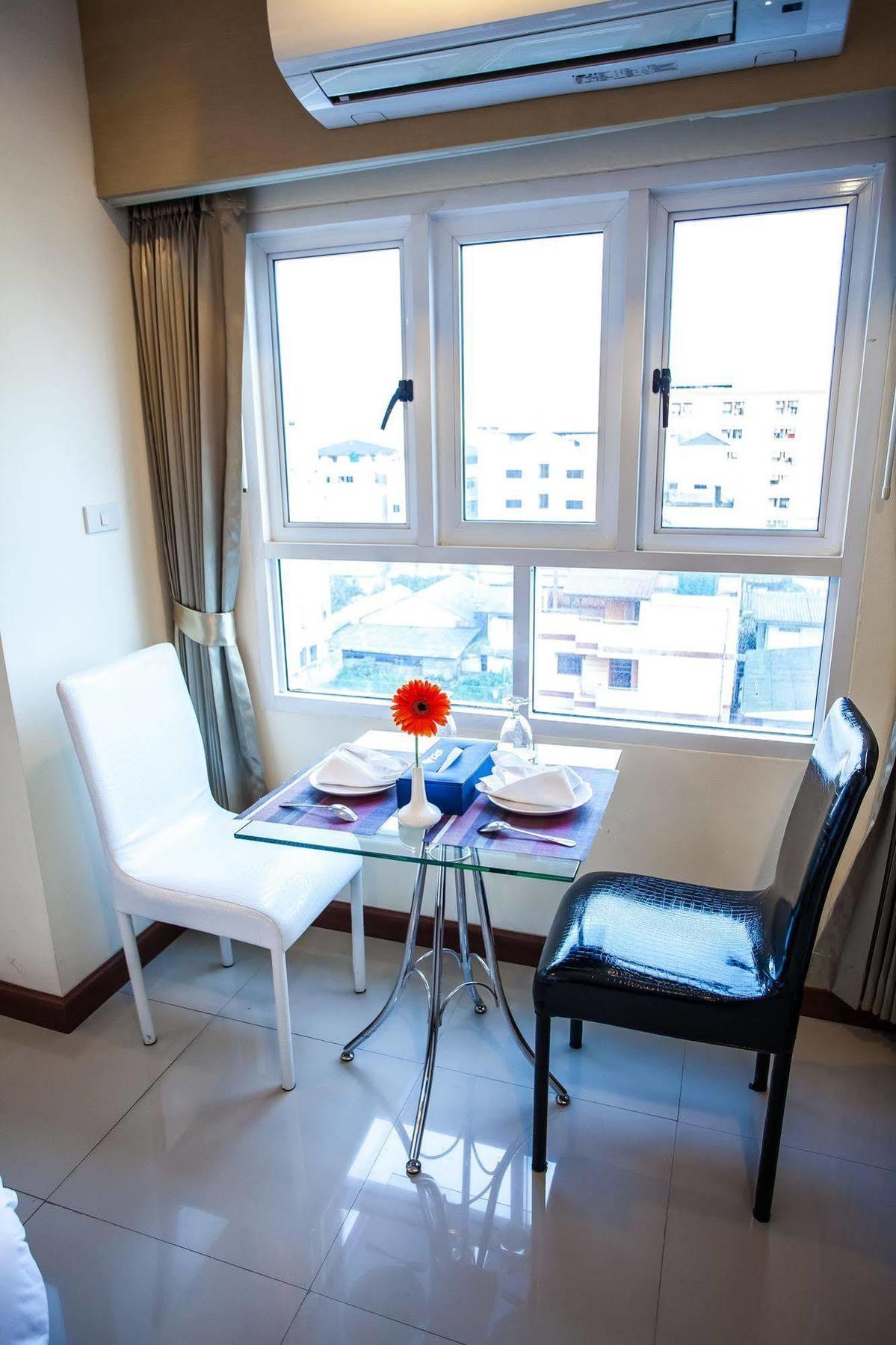 Oyo 234 Tara Grande Hotel & Spa Bangkok Exteriör bild