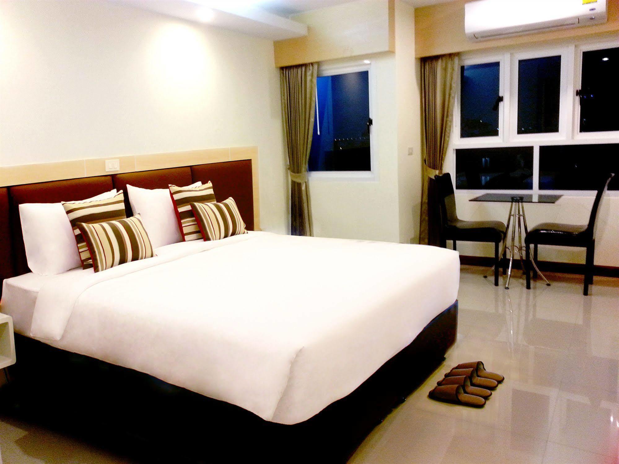 Oyo 234 Tara Grande Hotel & Spa Bangkok Exteriör bild