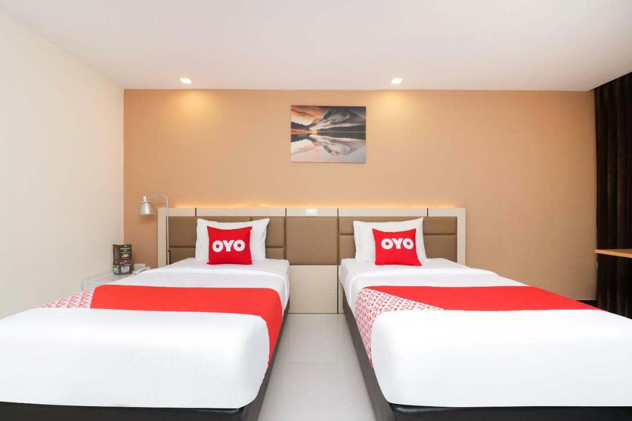 Oyo 234 Tara Grande Hotel & Spa Bangkok Exteriör bild