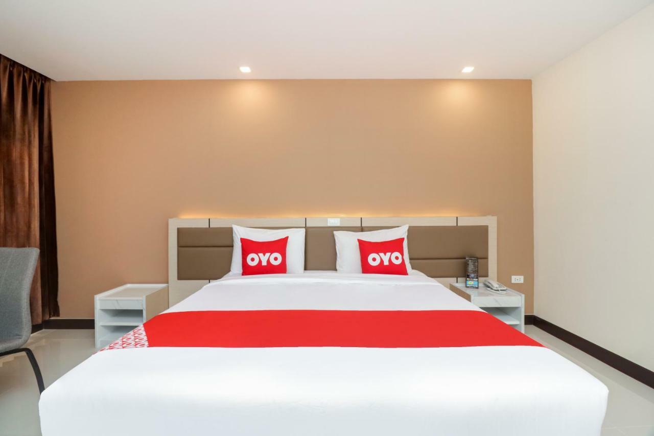 Oyo 234 Tara Grande Hotel & Spa Bangkok Exteriör bild