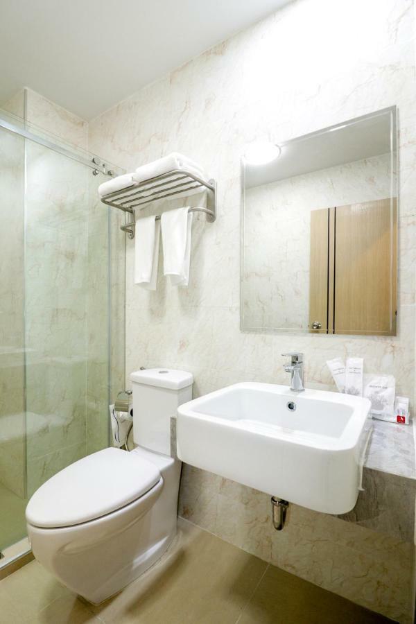 Oyo 234 Tara Grande Hotel & Spa Bangkok Exteriör bild