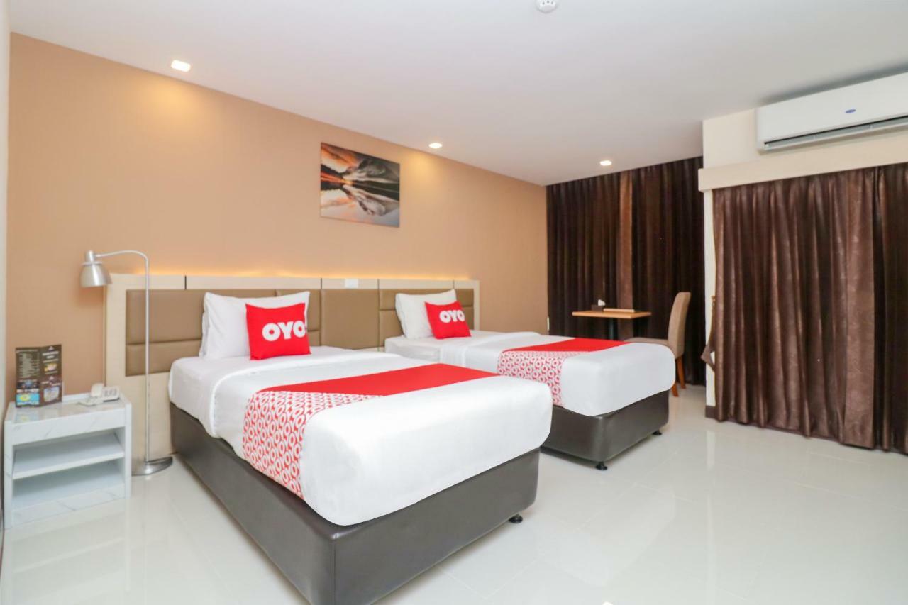 Oyo 234 Tara Grande Hotel & Spa Bangkok Exteriör bild