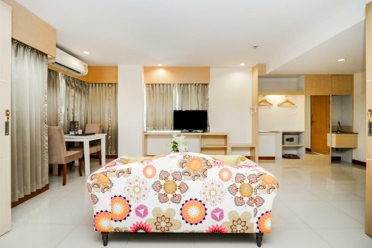 Oyo 234 Tara Grande Hotel & Spa Bangkok Exteriör bild
